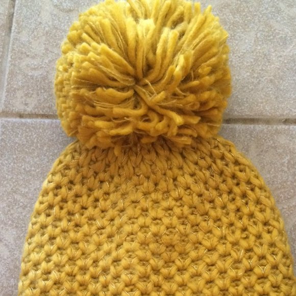 Cute Mustard Hat & Scarf Set NWOT - Picture 3 of 5